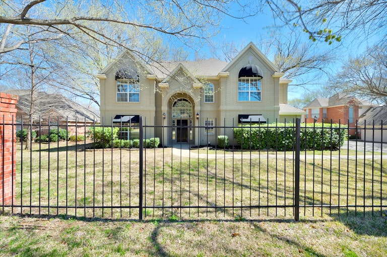 Photo 36 of 38 - 5705 Pleasant Run Rd, Colleyville, TX 76034