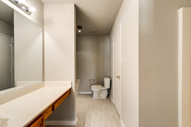 Photo 17 of 28 - 2039 Angelica Way, Dallas, TX 75217