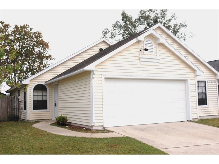 Photo 1 of 16 - 189 Lakeside Cir, Sanford, FL 32773