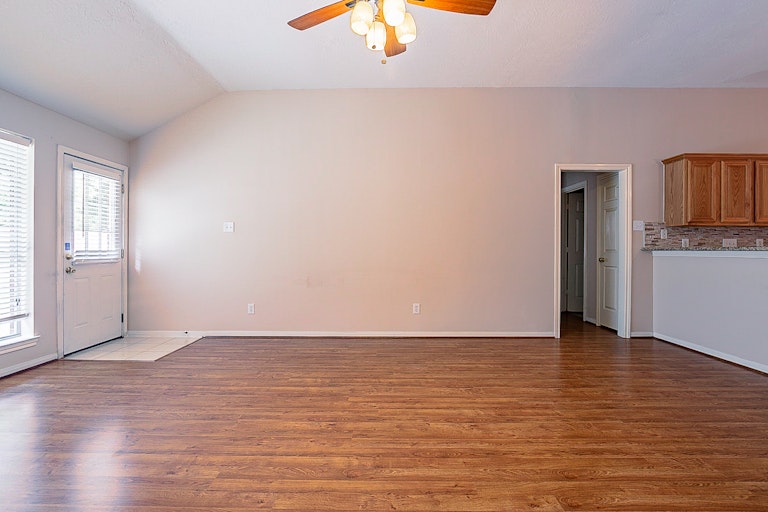 Photo 13 of 26 - 3839 Canton Dr, Pearland, TX 77584
