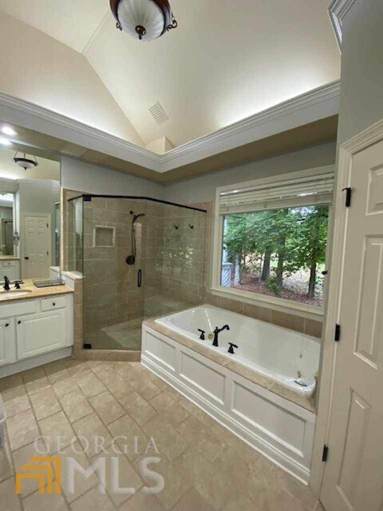 Photo 18 of 34 - 1015 York Cv, Alpharetta, GA 30004