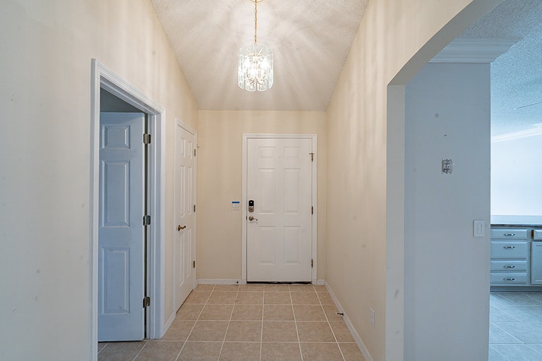Photo 11 of 31 - 1044 Soledad Way, Lady Lake, FL 32159