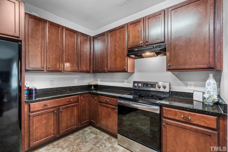 Photo 5 of 31 - 524 Gooseberry Dr, Holly Springs, NC 27540