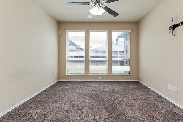 Photo 21 of 23 - 11320 Gold Canyon Dr, Haslet, TX 76052