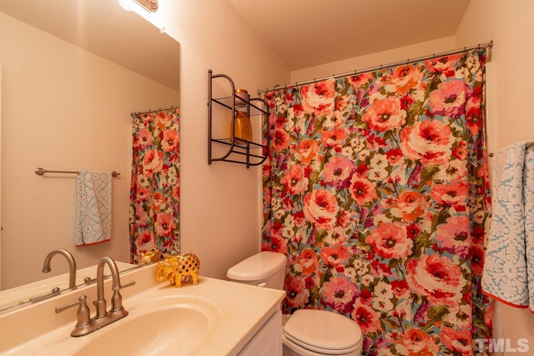 Photo 17 of 24 - 5702 Corbon Crest Ln, Raleigh, NC 27612