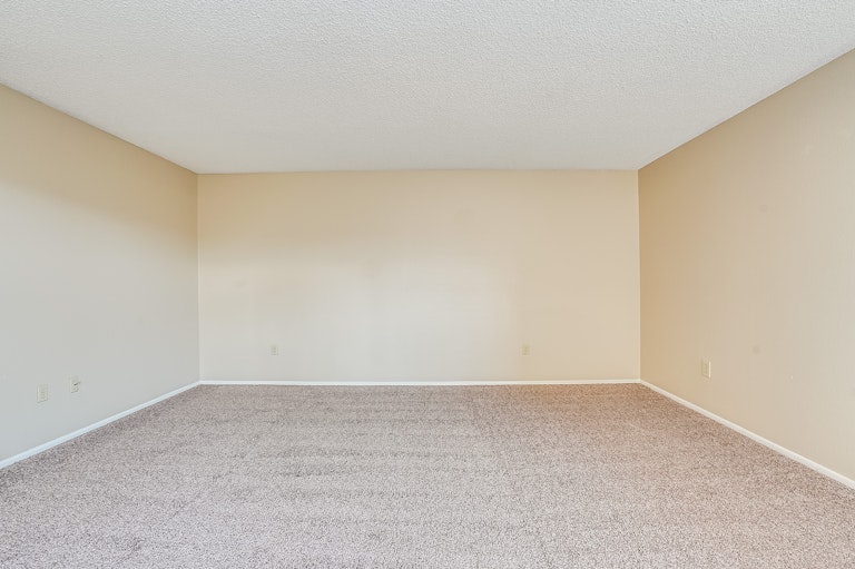 Photo 9 of 32 - 2176 E Ellis Dr, Tempe, AZ 85282