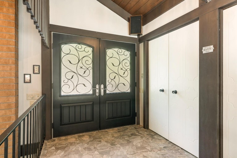 Photo 12 of 52 - 7373 Nob Hill Dr, Carmichael, CA 95608