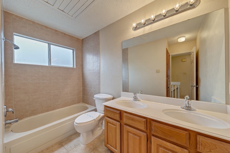 Photo 26 of 29 - 1209 Broken Arrow Trl, Carrollton, TX 75007
