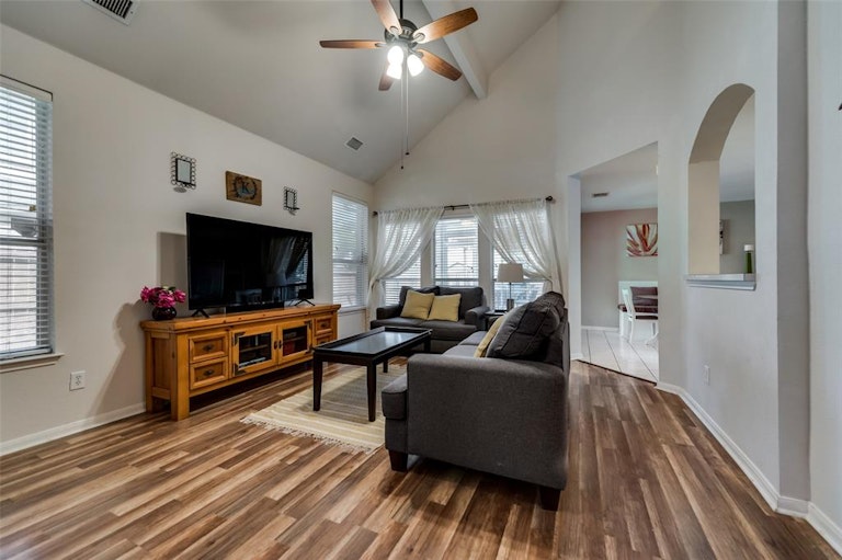 Photo 12 of 40 - 8801 Clearlake Dr, Rowlett, TX 75088