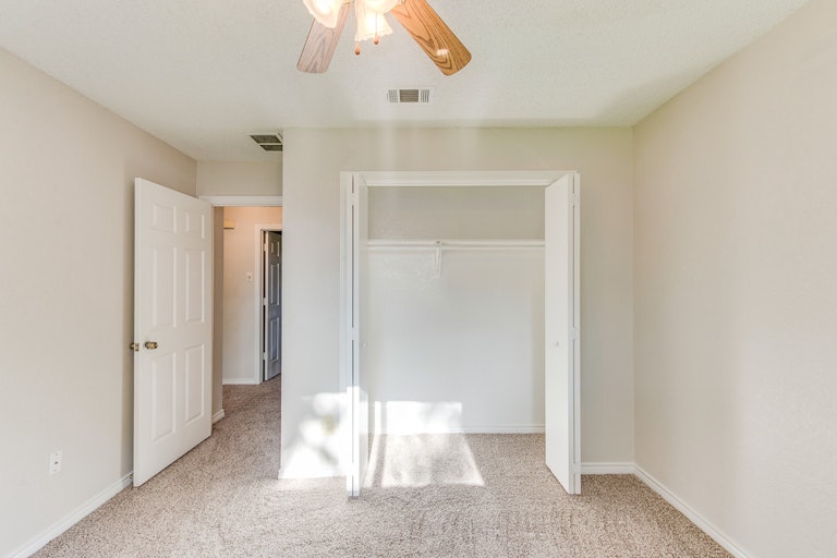Photo 20 of 25 - 7007 Abilene Dr, Sachse, TX 75048