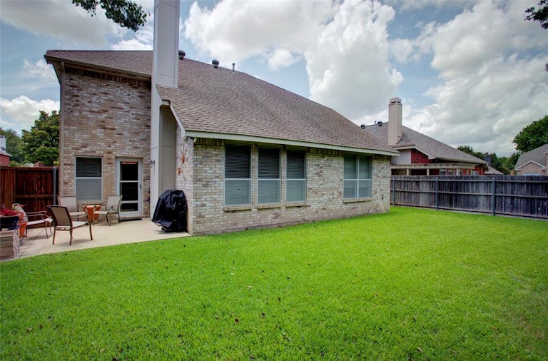 Photo 16 of 17 - 2722 Chatsworth Dr, Grapevine, TX 76051