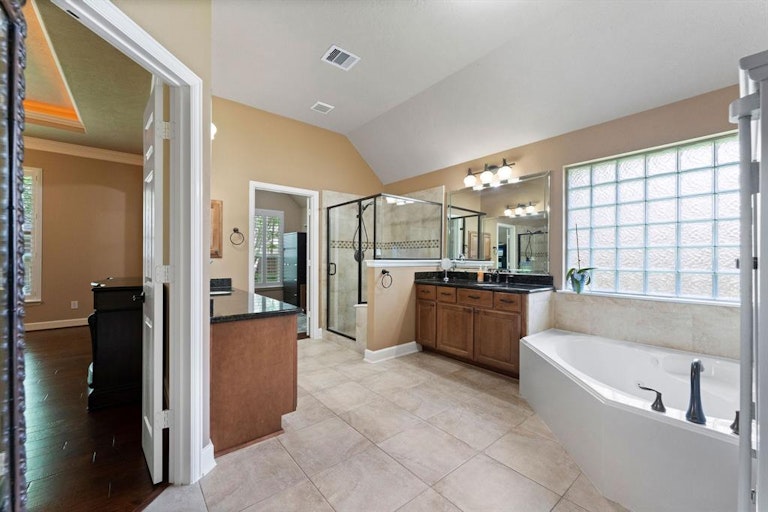 Photo 23 of 49 - 8722 Rosehedge Terrace Way, Richmond, TX 77406