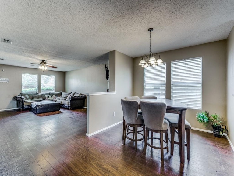 Photo 6 of 23 - 5309 Kingslink Cir, Fort Worth, TX 76135