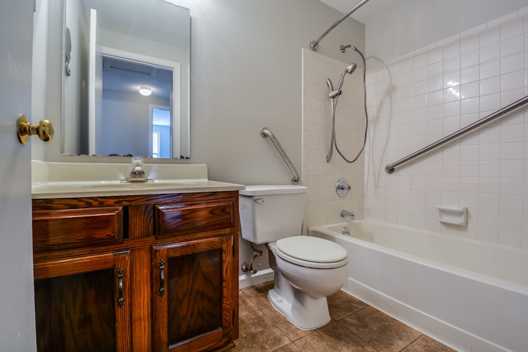 Photo 12 of 16 - 103 Cricket Hill Ln, Cary, NC 27513