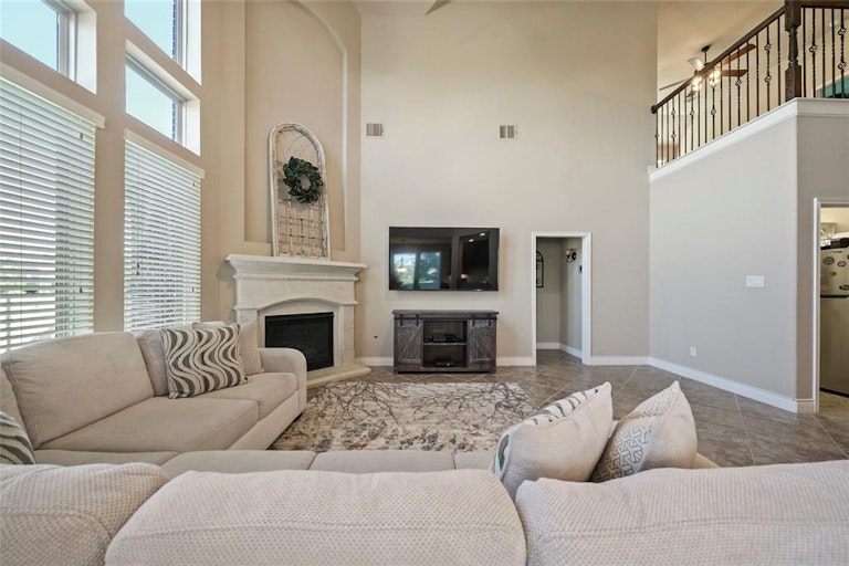 Photo 11 of 47 - 27390 Pendleton Trace Dr, Spring, TX 77386