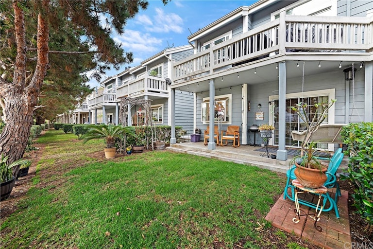 Photo 15 of 24 - 20191 Sealpoint Ln #102, Huntington Beach, CA 92646