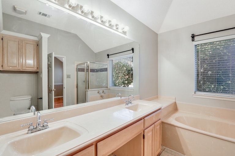 Photo 6 of 25 - 6500 Hightower Dr, Watauga, TX 76148