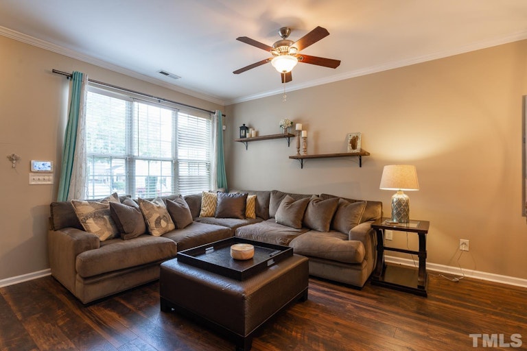 Photo 5 of 24 - 5702 Corbon Crest Ln, Raleigh, NC 27612