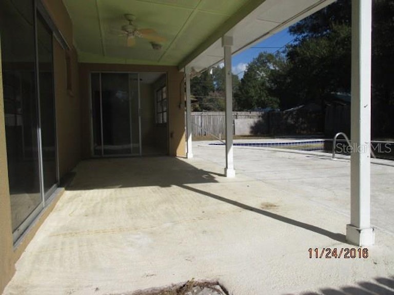 Photo 14 of 21 - 4052 San Luis Dr, Sarasota, FL 34235