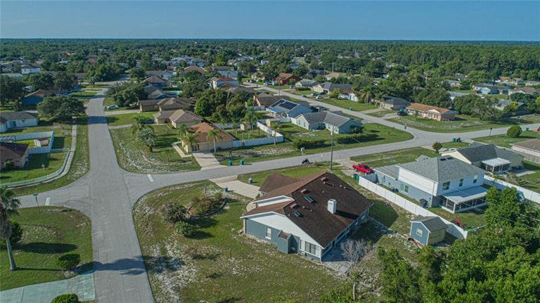Photo 13 of 51 - 2860 Flynn St, Deltona, FL 32738
