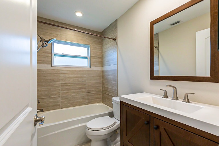 Photo 15 of 26 - 4033 Sandpointe Dr, Bradenton, FL 34205