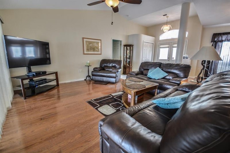 Photo 8 of 25 - 1745 Pembrooke Way, Lutz, FL 33549