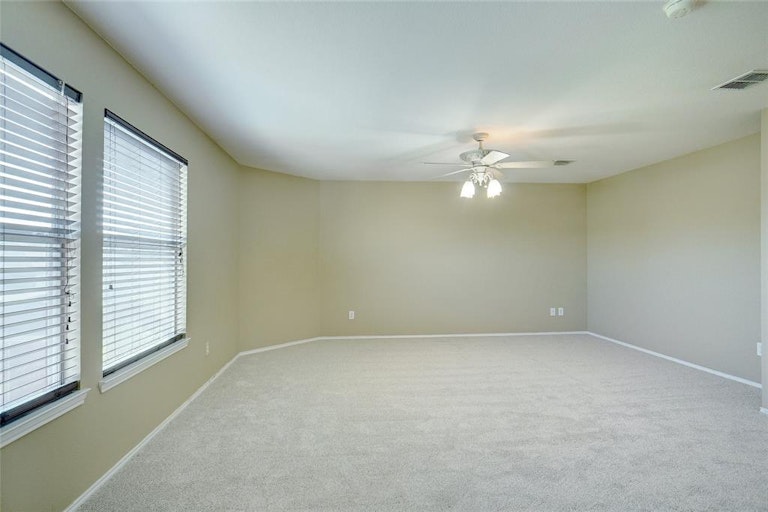 Photo 24 of 34 - 1709 White Dove Ln, Denton, TX 76210