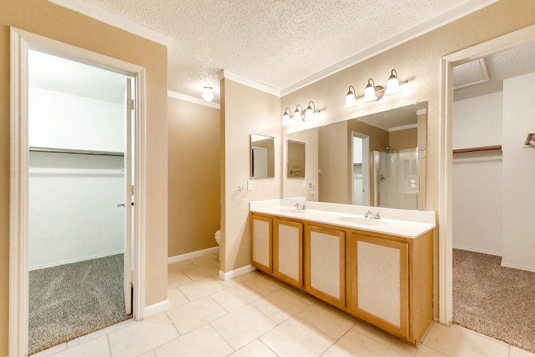 Photo 4 of 26 - 1105 Silent Star Ln, Denton, TX 76210
