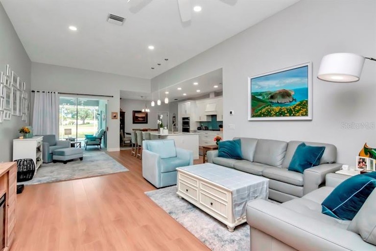 Photo 18 of 72 - 18910 Maisons Dr, Lutz, FL 33558
