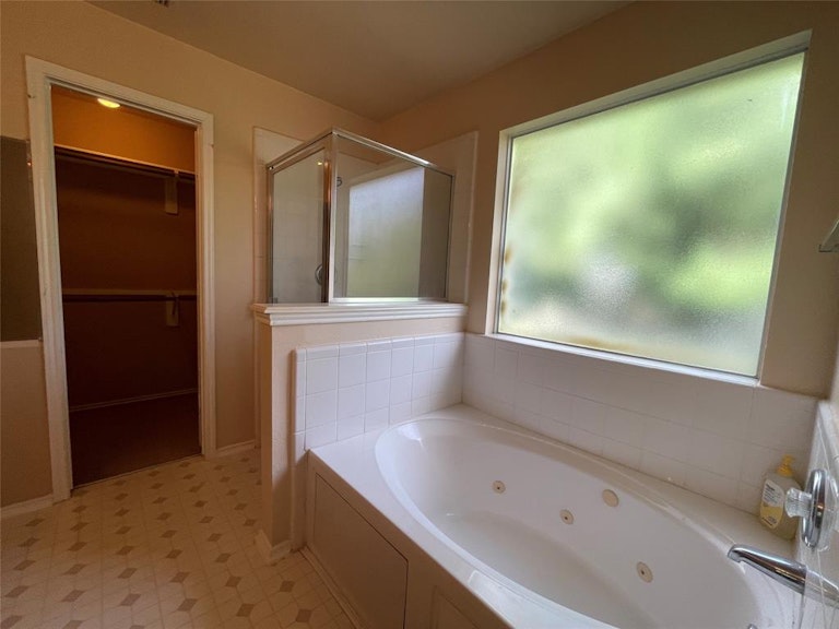 Photo 14 of 17 - 13103 Leader St, Houston, TX 77072
