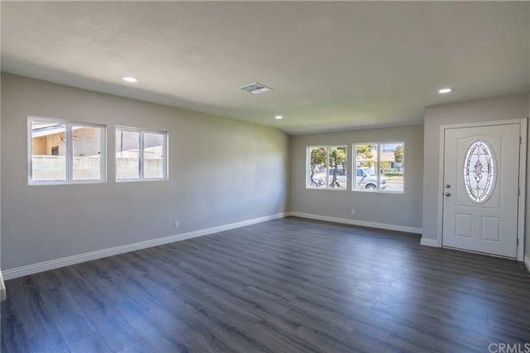 Photo 6 of 28 - 4767 San Bernardino St, Montclair, CA 91763