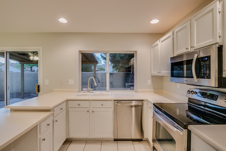 Photo 2 of 33 - 3802 E Kent Dr, Phoenix, AZ 85044