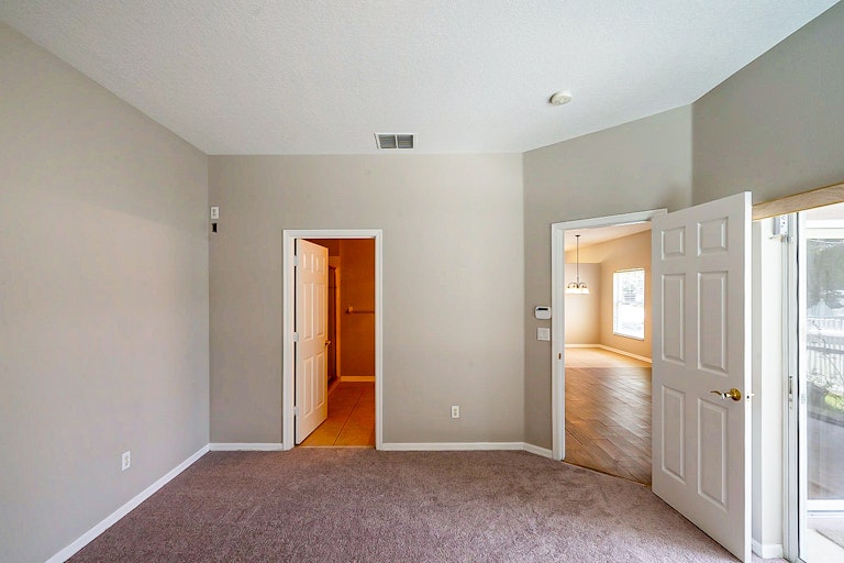 Photo 18 of 33 - 1621 Anna Catherine Dr, Orlando, FL 32828