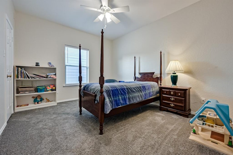 Photo 26 of 40 - 5607 Oak Branch Dr, Arlington, TX 76016