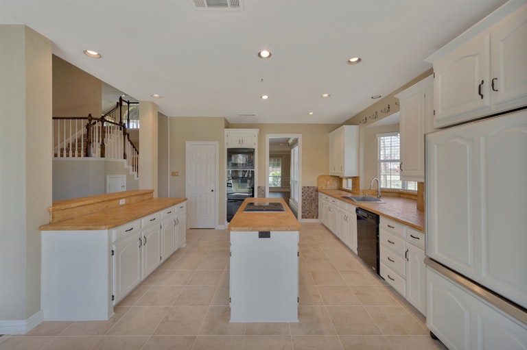 Photo 8 of 38 - 5705 Pleasant Run Rd, Colleyville, TX 76034