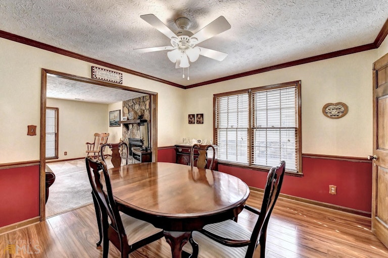 Photo 12 of 47 - 658 Shiloh Ct, Lawrenceville, GA 30044