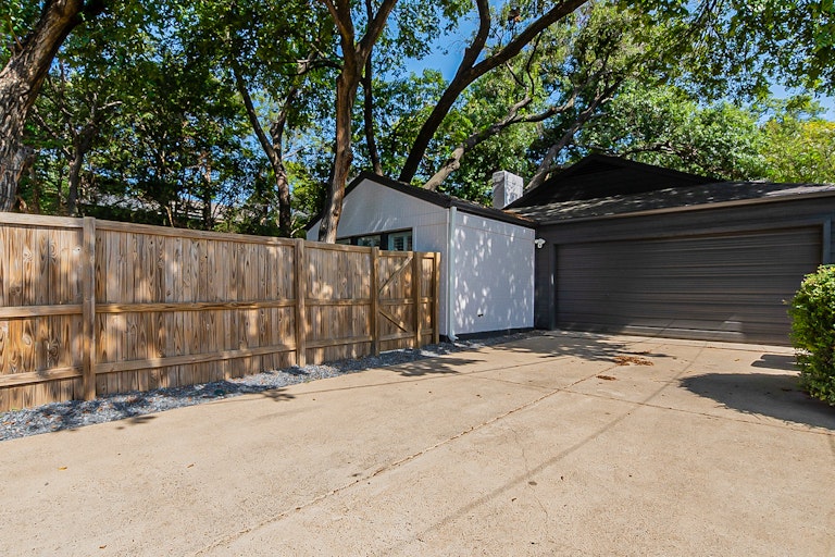 Photo 25 of 28 - 7050 Gaston Ave, Dallas, TX 75214