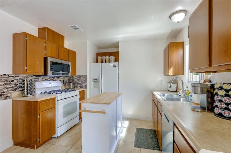 Photo 9 of 33 - 9544 Achates Cir, Sacramento, CA 95826
