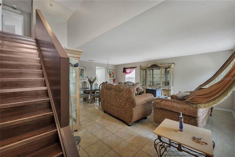 Photo 4 of 34 - 1975 Alambra Cir, Apopka, FL 32703