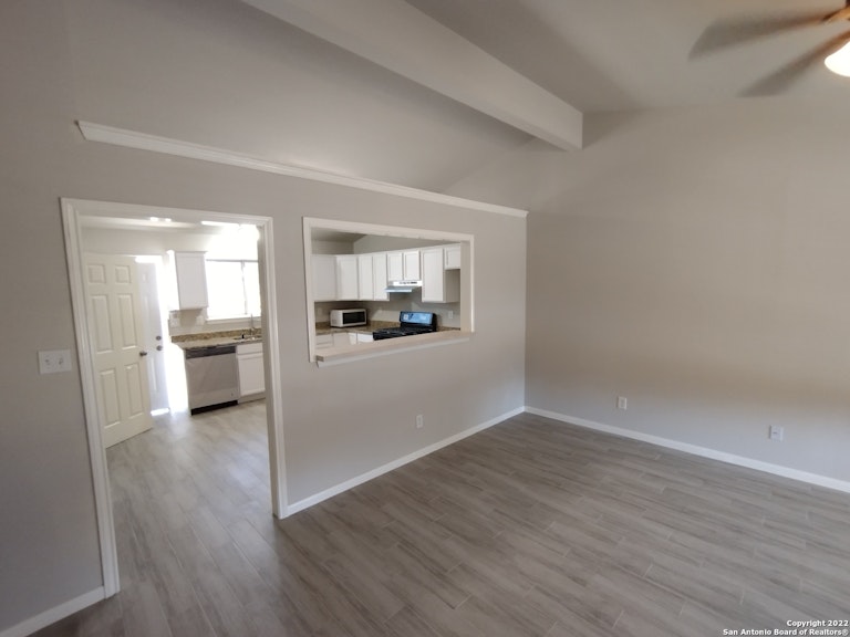 Photo 15 of 21 - 407 S Gevers St, San Antonio, TX 78203