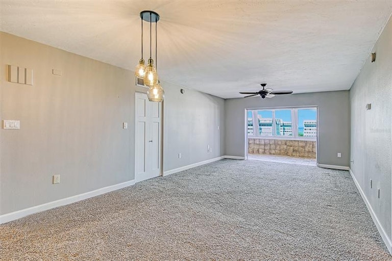 Photo 9 of 57 - 1200 E Peppertree Ln #606, Sarasota, FL 34242