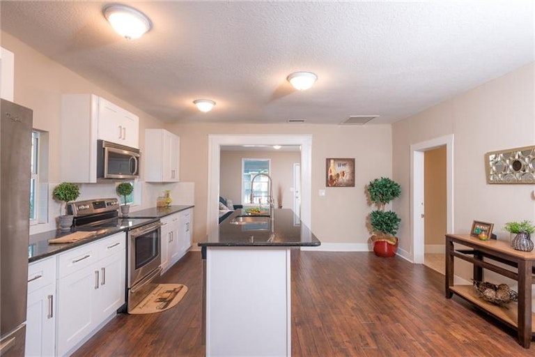 Photo 9 of 25 - 4218 N 13th St, Tampa, FL 33603