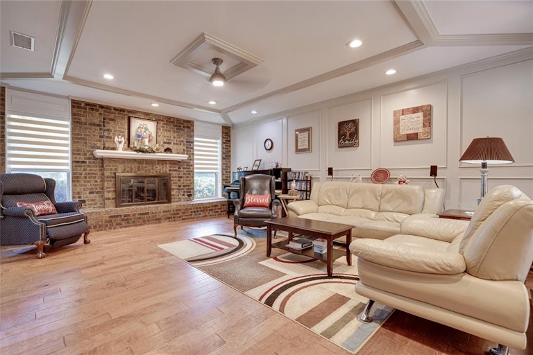 Photo 6 of 29 - 2609 Still Meadow Rd, Irving, TX 75060