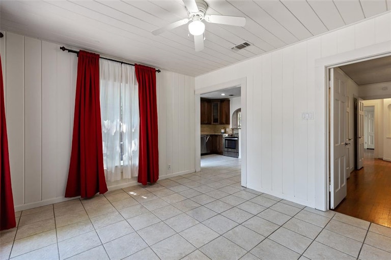 Photo 15 of 36 - 6162 Prospect Ave, Dallas, TX 75214