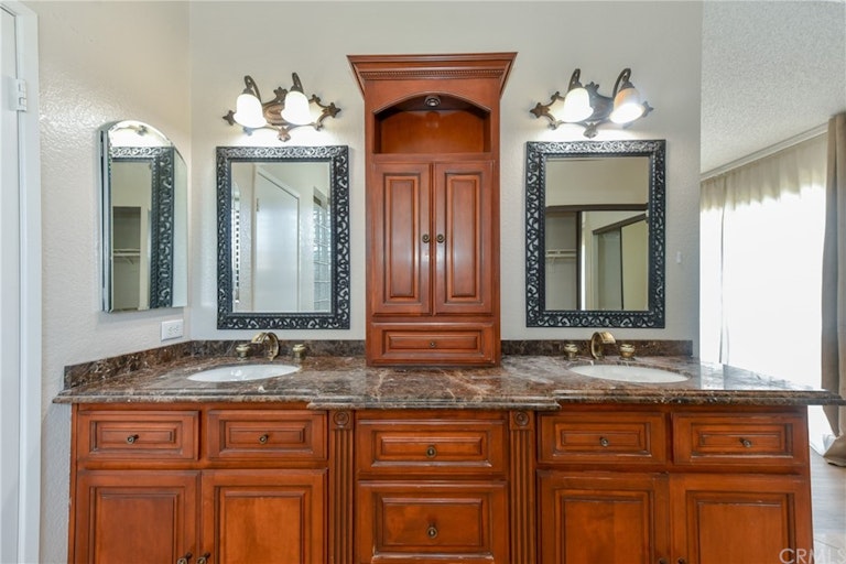 Photo 27 of 46 - 184 Cannon Rd, Riverside, CA 92506