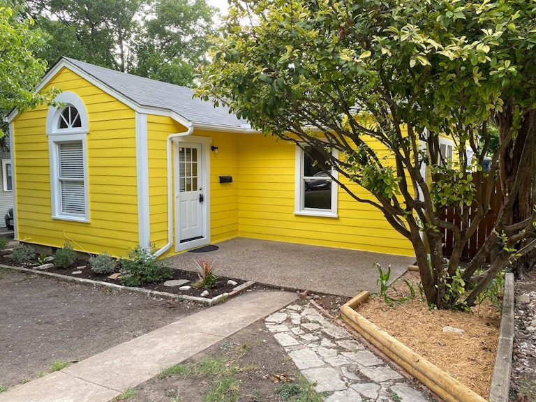 Photo 2 of 19 - 1921 Kenwood Ave, Austin, TX 78704