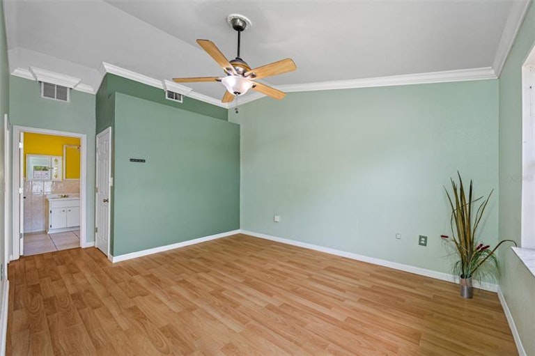 Photo 6 of 13 - 6067 Oak Ridge Ave, New Port Richey, FL 34653