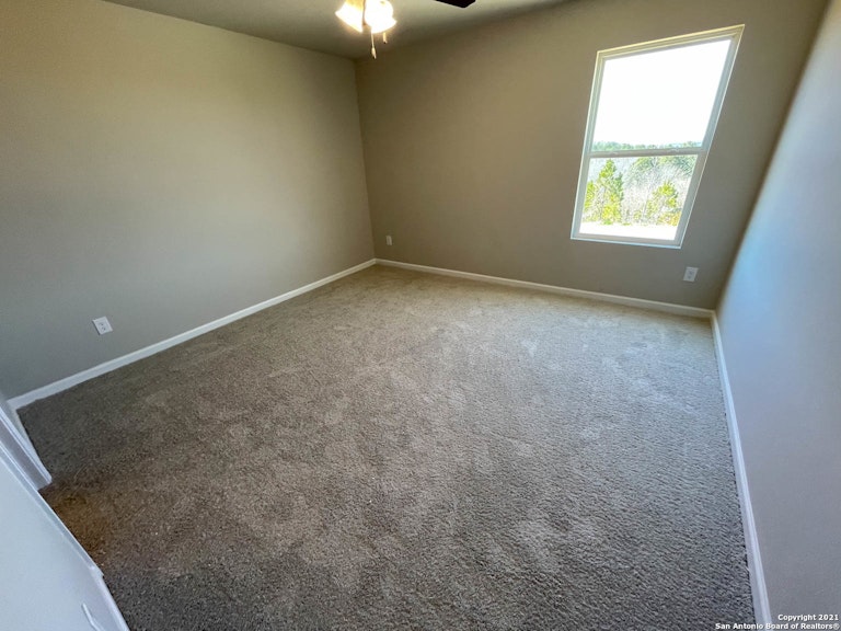 Photo 27 of 36 - 430 Pleasanton Way, San Antonio, TX 78221