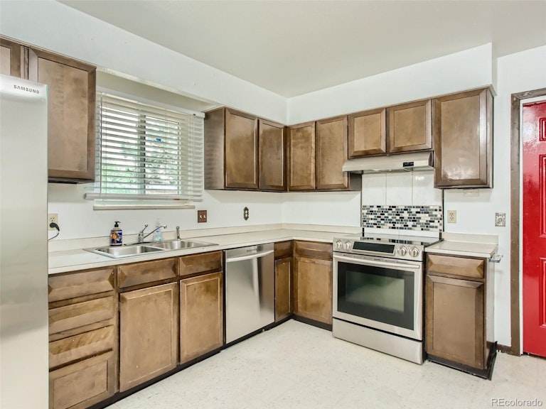 Photo 9 of 28 - 5528 Carson St, Denver, CO 80239