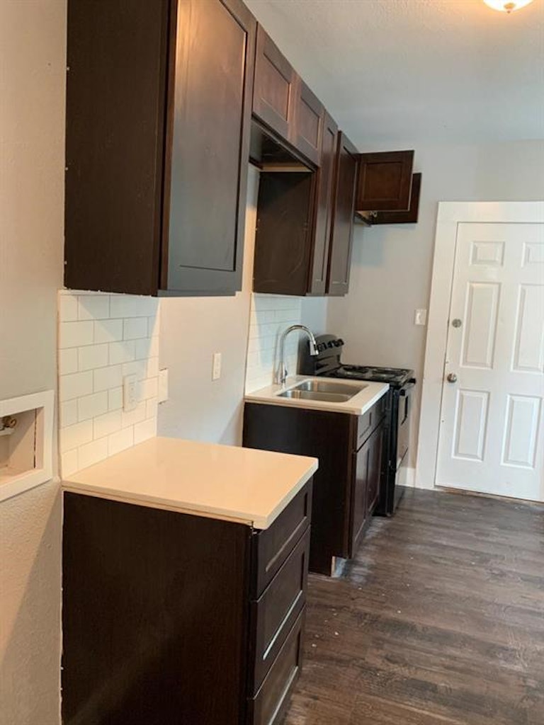 Photo 9 of 17 - 211 E Sterling St #4, Baytown, TX 77520
